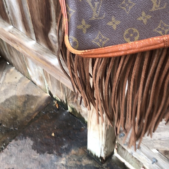 Vintage Boho Authentic Louis Vuitton crossbody - Picture 4 of 9